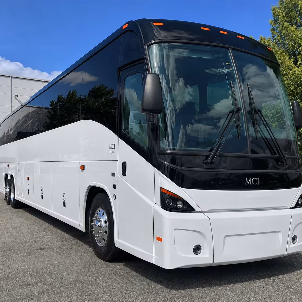 corporate airport shuttle buses in brooklyn park