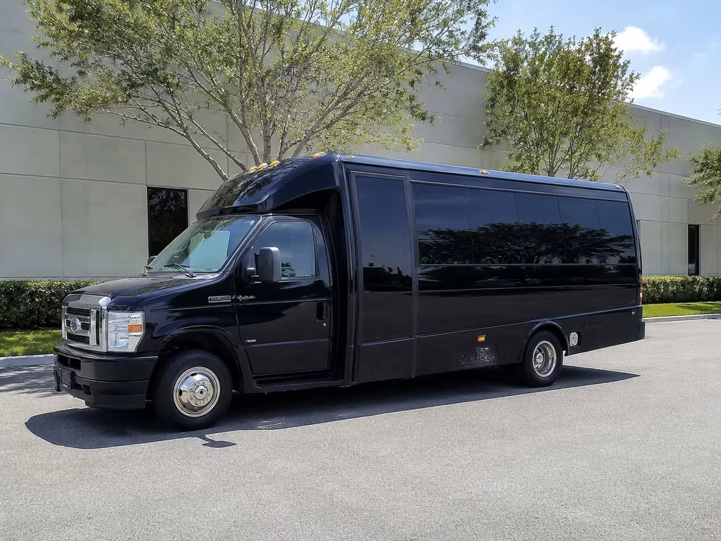 minibus rentals for brooklyn park nature and outdoor field trips